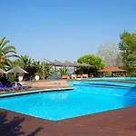 Kamari فندق