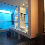 Kamari فندق 3*