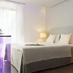 Kamari Hotel 3*