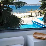 Otel Kamari Potos