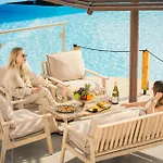 Kamari Hotel Potos