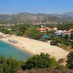 Otel Kamari 3*