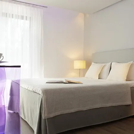 Kamari Hotel