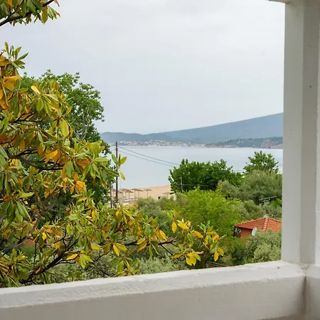 Kamari Hotel Potos