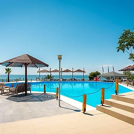 Ξενοδοχείο Kamari 3*