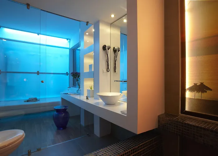 Kamari Hotel 3*
