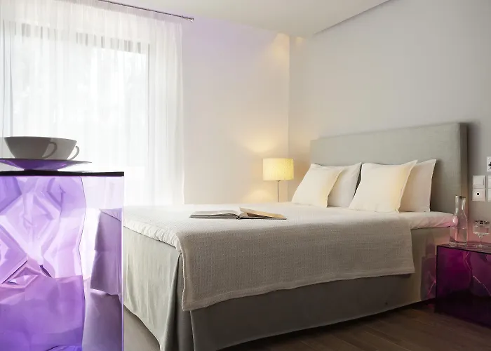 Kamari Hotel 3*